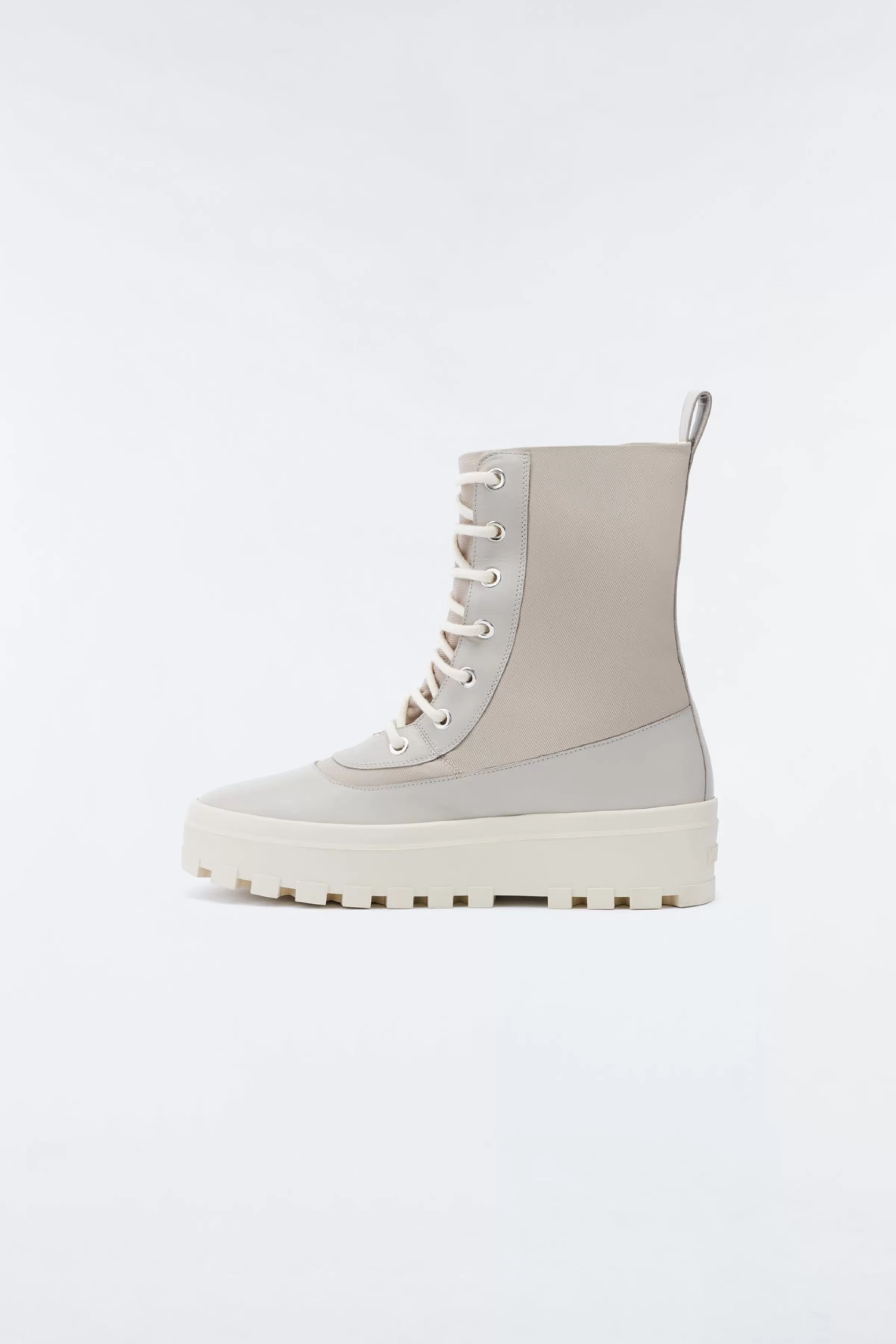 Hero, Unlined Winter Boot With Signature Lug Tread Sole For Ladies | ® US | Mackage Best