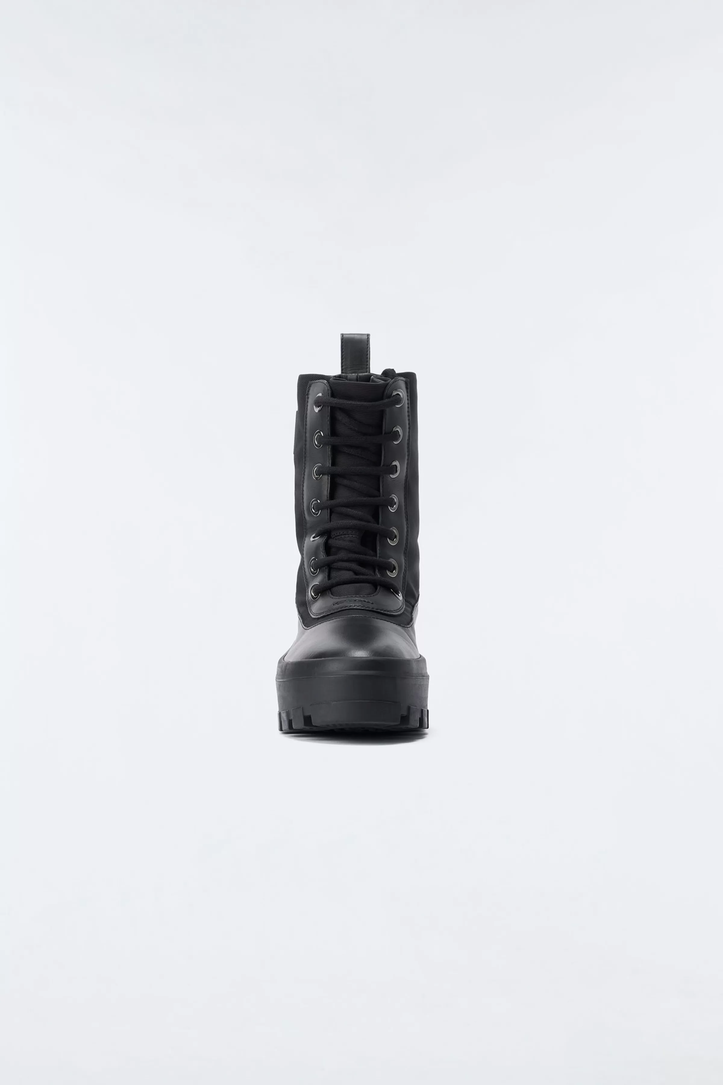 Hero, Unlined Winter Boot With Signature Lug Tread Sole For Ladies | ® US | Mackage Best