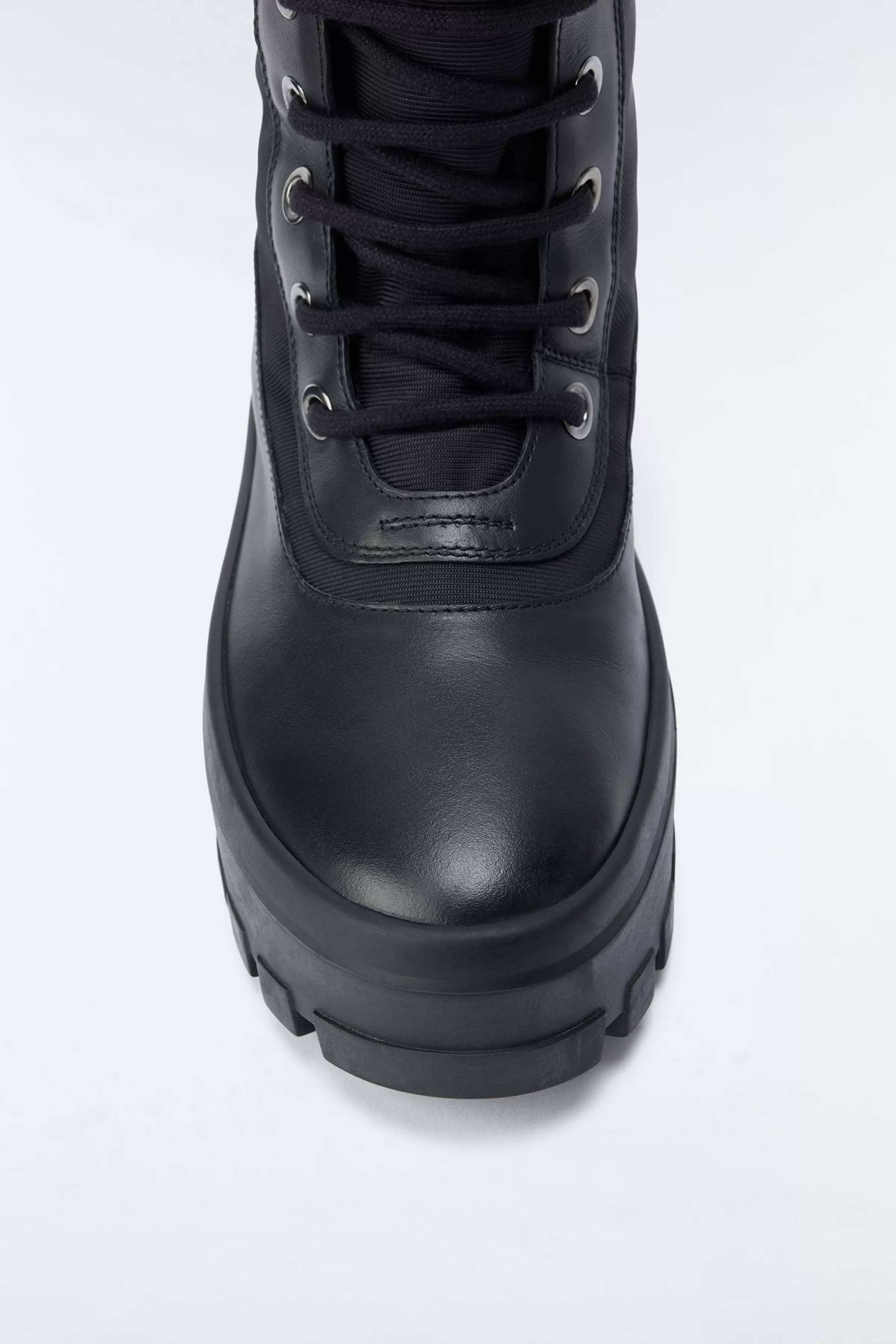Hero, Unlined Winter Boot With Signature Lug Tread Sole For Ladies | ® US | Mackage Best